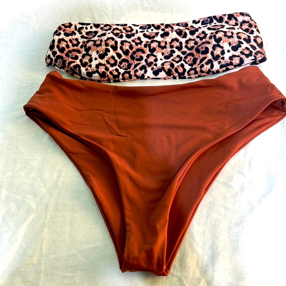 Boutique women’s 2 piece swimsuit. Brown animal print top. Size Small.